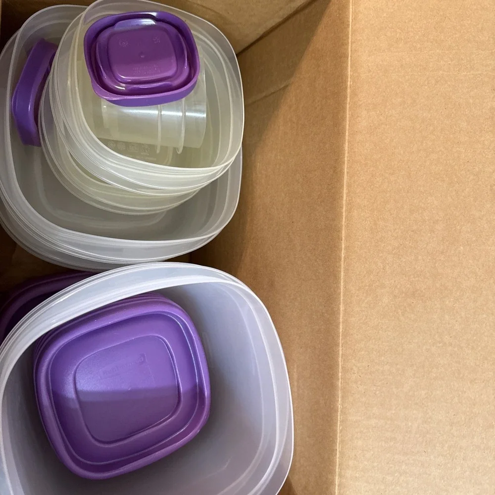 Vintage 2009 Rubber Maid Set Never Used Purple Lids 24 Pc Set
